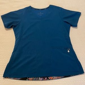 Vera Bradley scrub top